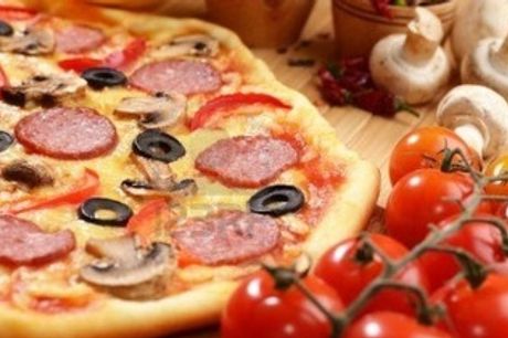 
            ¡Menú Italiano Pizza +Postre+ Bebida por solo 14€! 
        