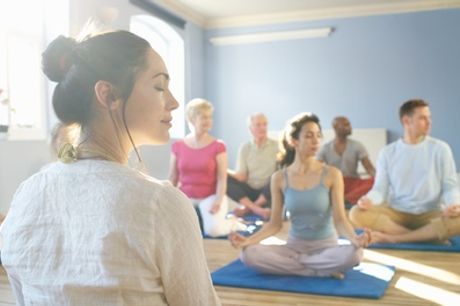 1 cours de yoga privé ou prénatal ou 5 ou 10 cours de yoga collectifs d'1h dès 34,90 € à Yoga Academy France