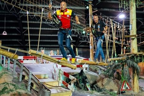 Huizen: klimmen in een indoor klimbos bij Coronel Events