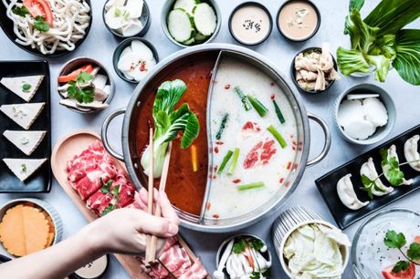 Spis med 33%. Hot Pot Republic: Kinesisk hot pot til 4 hjerter - gennemført madoplevelse i bedste social dining stil.