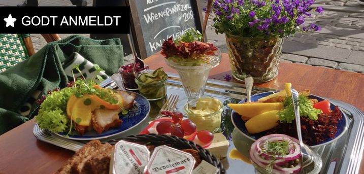 Spar 15% i aften: Hos Nyhavns Kroen kan du nyde traditionel dansk mad, når det er bedst, i en nostalgisk atmosfære, hvor hyggen er i centrum, og maden har den fulde opmærksomhed. I 2022 blev kroen anerkendt med Travelers' Choice-prisen fra TripAdvisor. Bo