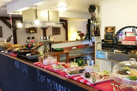 Brunch i Frederikshavn. Lad Café Nynne i Frederikshavn og deres lækre brunchbuffet danne rammerne om en hyggelig formiddag.