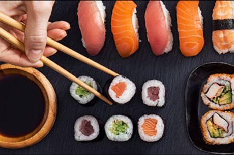  Sushi Takeaway, lækre menuer, levering mulig - Levering muligt! Så skal der bestilles takeaway fra Sushi Station, vælg mellem 34, 44 eller 55 lækre stykker sushi. Værdi op til kr. 600,- 
