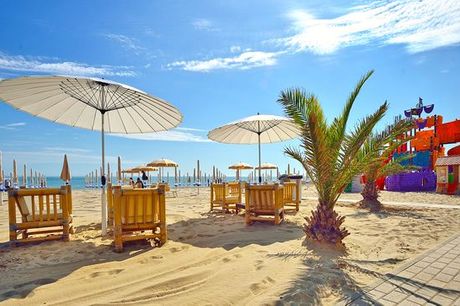 Italia Senigallia - Hotel Continental a partire da € 280,00. Sole e relax sul lungomare con pensione completa e accesso alla spiaggia