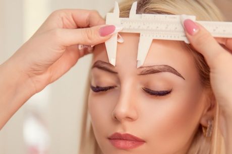 Microblading für die Augenbrauen inkl. Nachbehandlung nach 4 Wochen bei B&C Beauty Lounge (68% sparen*)