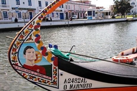 Passeio de Moliceiro ou Mercantel em Aveiro + Visita Guiada às Salinas | 2 Pessoas por 31€. O Encanto de Veneza em Portugal.