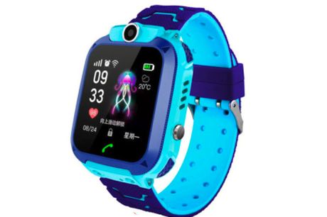 Smart Watch - Q90.  Ring til dit barn eller se hvor det er på GPS - Blå. Smart Watch Q90 er et fantastisk sikker valg til forældre, der gerne vil kunne følge med i, hvor barnet befinder sig. Dette sker vha. gps-tracking med indbygget gps-chip og antenne
U