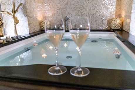 Roma: camera doppia o Suite con colazione più Spa privata o massaggio per 2 presso Navona Palace Luxury Inn & Spa