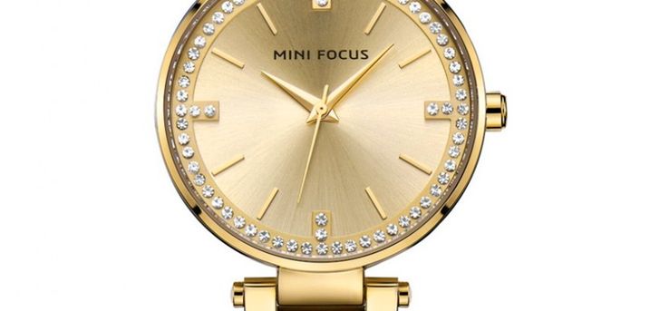 Megir Mini Focus Diamond Gold. Dette ur er perfekt til kvinden, der vil have et flot design til en rigtig god pris. Uret har en behagelig guld lænke, samt en urskive og urkasse i guld, hvor der er påsat flotte sten i kransen. 