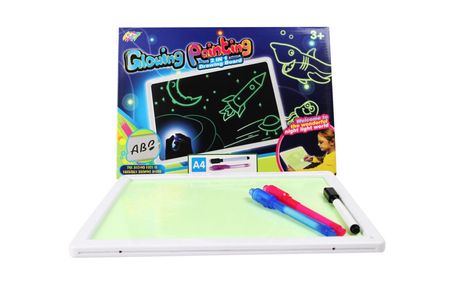 Glow in the dark tekenbord Geen vlekken of vieze handen<br />
Maak magische tekeningen<br />
Ideaal vermaak voor je kind