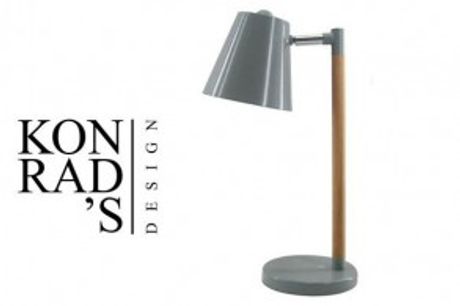 Flot Lucas Bordlampe.  Elegant bordlampe fra Konrad's Design i tidsløst design - fremstillet af metal og træ. 