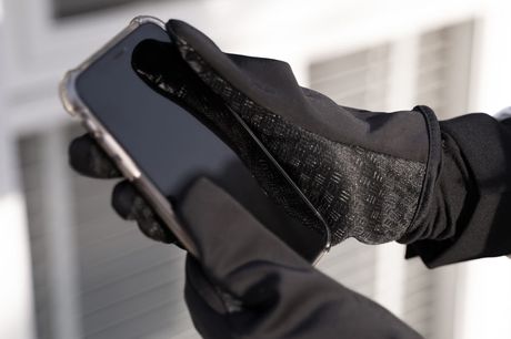 Wind- en waterafstotende handschoenen Met touchscreenvinger<br />
In de maten: S/M, L/XL<br />
Bestand tegen wind en kou