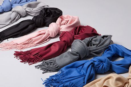 Håndvævet tørklæde. Håndvævet tørklæde i 70 % kashmir, der med en str. på 200 x 70 cm også kan bruges som sjal. Vælg mellem 8 flotte farver.