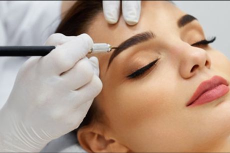  Få de perfekte øjenbryn - Vælg mellem Powder Brows eller Microblading, som er de 2 mest populære former for permanent makeup. Værdi kr. 2500,- 