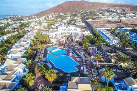 Rejse til Lanzarote. Med 300 solskinsdage om året er Lanzarote perfekt, når I søger mod sol og sommer. Rejsen inkluderer 7 overnatninger på det familievenlige Paradise Island, All Inclusive, Tryghedspakke, dansktalende rejseleder og fly fra BLL/CPH.