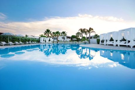 Italia Salento - Hotel Resort Mulino a Vento 4* a partire da € 110,00. Esperienza multisensoriale tra ulivi, solarium e frantoi