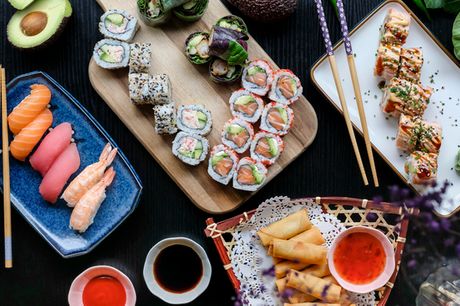 48 eller 64 stk. sushi i Smallegade . Populære CC Taste er tilbage med to nye lækre menuer!