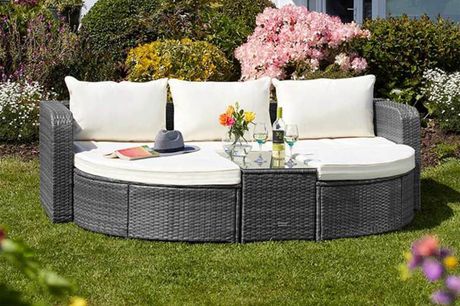 £569 instead of £929.99 for an outdoor rattan daybed, £589 to include a protective cover from Thompson & Morgan - save up to 39%