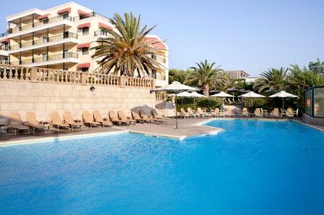 Grecia Mati - Ramada Attica Riviera a partire da € 393,00. Soggiorno di lusso All Inclusive con ampia e rinfrescante piscina