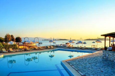 Grecia Penisola calcidica - Xenia Ouranoupolis Hotel 4* a partire da € 132,00. Vacanza al mare, relax e Spa ai piedi del Monte Athos