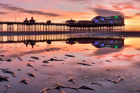 £139 -- Blackpool: summer stay on North Promenade inc meals