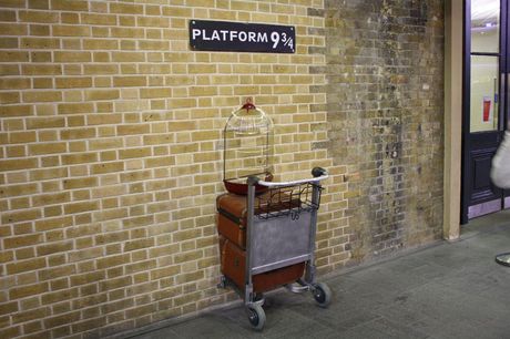£9 instead of £20 for a Harry Potter locations tour with Platform 9 3/4 for two people at See The Sight Tours- save 55%