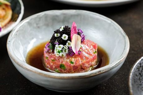 Spis med 33%. UMA: Unikke smagsoplevelser fra et traditionelt, japansk køkken i fusion med Vestens moderne inputs.