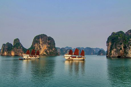 Rundrejse i Vietnam med rejseleder. Tag med på en fantastisk rundrejse i Vietnam og oplev alle de mest spektakulære steder fra nord til syd. Rejsen inkluderer overnatninger på flere hoteller, 1 overnatning på minicruise, 12 dages program med udflugter, ma
