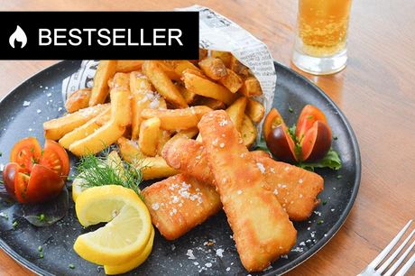 Bestseller: Fish 'n' Chips med tatarsovs Hos Cafe Søster bliver der serveret sprød Fish & Chips i lange baner, og gæsterne er helt vilde med det. 