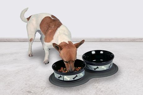 £5.49 instead of £29.99 for a waterproof double pet bowl mat fron Vivo Mounts 