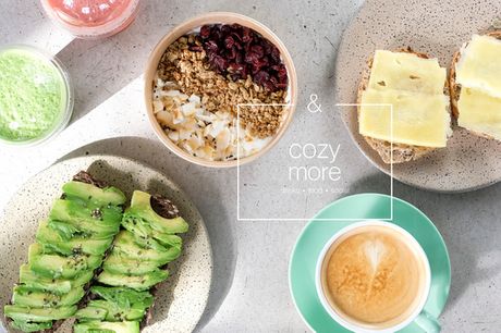 Lækkerier fra Cozy & More. Få kaffe, juice og sandwich/bowl eller bolle m. ost