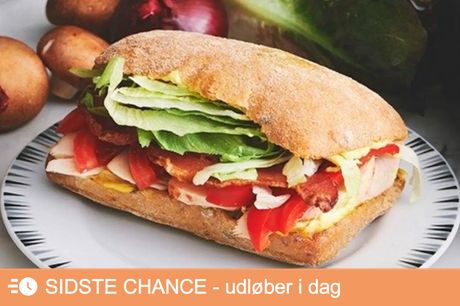 Sandwich eller pastasalat. NYHED: Hos Jordbros Sandwich i Aarhus N kan du få en sandwich eller en pastasalat med sodavand/vand eller smoothie til.