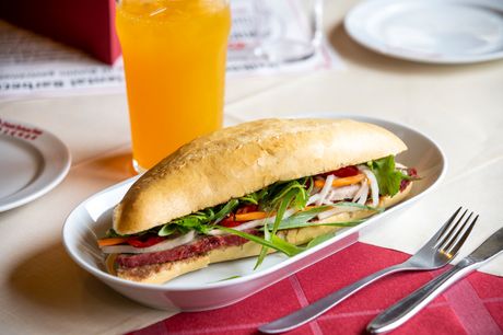 Nem weekendfrokost. Gør weekendfrokosten let og lækker med en Bánh mì-sandwich fra Oriental Barbecue House - takeaway eller restaurant.