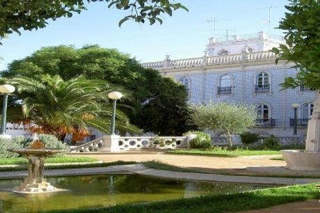 Estadia num "Palácio Encantado" no Alentejo com Pequeno-almoço e Acesso à Piscina, no Hotel de Moura até Outubro 2023.