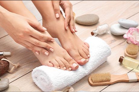  Glæd dig til flotte fødder og negle - 30 min. Alternativ fodbehandling med en skøn pedicure og peeling. Værdi 578,- 