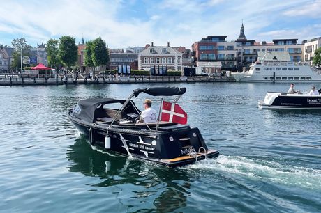Lej en båd i Svendborg og oplev 1, 2 eller 3 timer i Det Sydfynske Øhav for op til 6 personer - inkl. brændstof. Perfekt som oplevelsesgave.