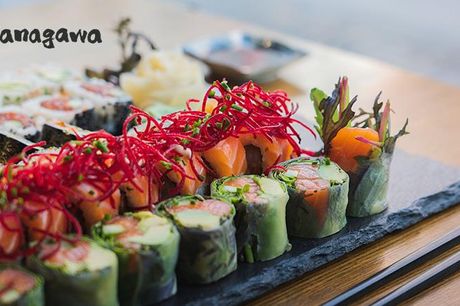 Takeaway bestseller: 44 stykker luksus sushi.  Vesterbrogade: Kanagawa Sushi Denne sushideal ligger op til en skøn kæreste/ven/veninde-date med lækker mad. Kanagawa på Vesterbrogade har katapulteret sig selv direkte ind i toppen af den københavnske sushi-