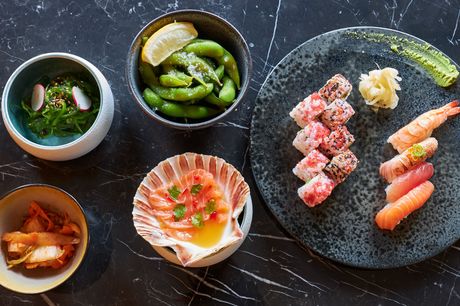 Besøg nyåbnede Noku Sushi på Frederiksberg og bliv forkælet med klassisk, velsmagende sushi. Sushien kan nydes i den lækkert indrettede restaurant eller tages med som takeaway. Vælg mellem 2 menuer.