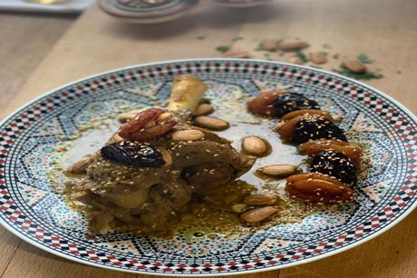 Spar 20% i aften: Dar Atlas har fokus på at servere traditionel marokkansk mad tilberedt med kærlighed og sjæl, hvor kombinationen af krydderier er velafbalanceret, men nærværende. Book hér og få rabat på hele regningen!