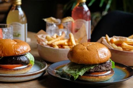 NYHED: Burger+fries+drik hos Bernie's. Hvordan smager en burgermenu fra Nomakok? Find ud af det!