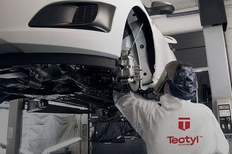 Intet er tilfældigt, når din bil skal rustbeskyttes hos Tectyl Center Rødovre. Her anvendes specifikke behandlingsskemaer, som er udarbejdet til at give din bil netop den rustbeskyttelse, den har brug for.