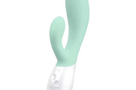 Lelo Ina 3 Dual-Action Rabbit Vibrator     - Grøn. Hvis fornøjelse var en klasse, ville LELO Ina 3 Rabbit Vibrator være lærerens kæledække på forreste række! Hvordan klitoris skal stimuleres? Det ved Ina. Hvordan G-punktet kan massegeres? Det ved Ina. Hvo