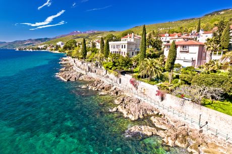 Kør selv-ferie til Kroatien. NYHED: Tilbring en uge på 4-stjernet strandhotel med udsigt over havet inkl. halvpension og spa.