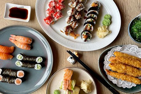 Kalder alle sushi-elskere i Vanløse og omegn! Yaki Yaki Sushi er klar til at give dig en smagfuld rejse til Japan med deres lækre sushi menuer, der både indeholder klassiske ruller, rispapirsruller og tangsalat.