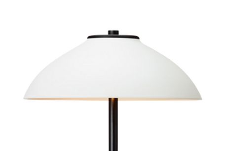 Bordlampe Vali. Vali er en bordlampe som emmer af skandinavisk design og kvalitet. Vali er designet til at smelte ind i alle hjem, i alle rum. Pærer medfølger ikke. Fatning G9. 2x10 watt. IP20. A++-A. Ledningslængde 1,8 m.  Højde 25,8 cm og diameter 13,5 