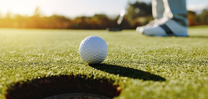 9-hullers golf ved Holsted. Nyhed: Nyd livet og spil på en af Danmarks smukkeste 9-hullers golfbaner i Holsted Golfklub - her kan alle være med.