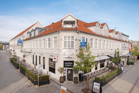 Hotel Herman Bang. 2 overnatninger inkl. 2-retters middag og besøg Skagen Bryghus el. Skagen Fiskerestaurant på dag to. Pris pr. person.