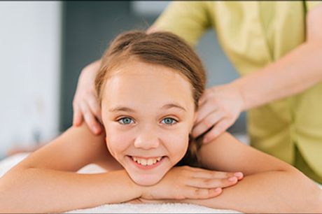  Gør noget godt for dit barn - Klassisk massage til børn. Vælg ml. 30-60 min. inkl. gratis fiskespa til forældrene. Værdi op til kr. 500,- 