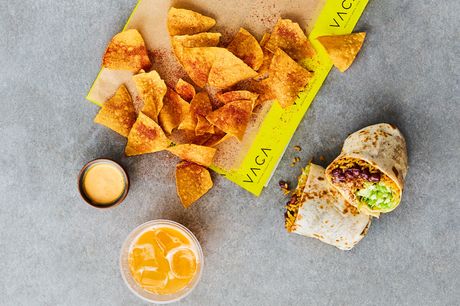 Mexicansk menu fra VACA. NYHED: Få frit valg på en vildt lækker menu serveret med tortilla chips, dip og 1 valgfri sodavand fra VACA i Aalborg.