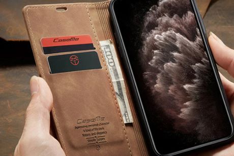 CaseMe mobilcover i læder. Få et cover i ægte læder til iPhone eller Samsung i et klassisk design, der ikke bare beskytter din telefon, men også har plads til kort og sedler. Fås i flere farver.